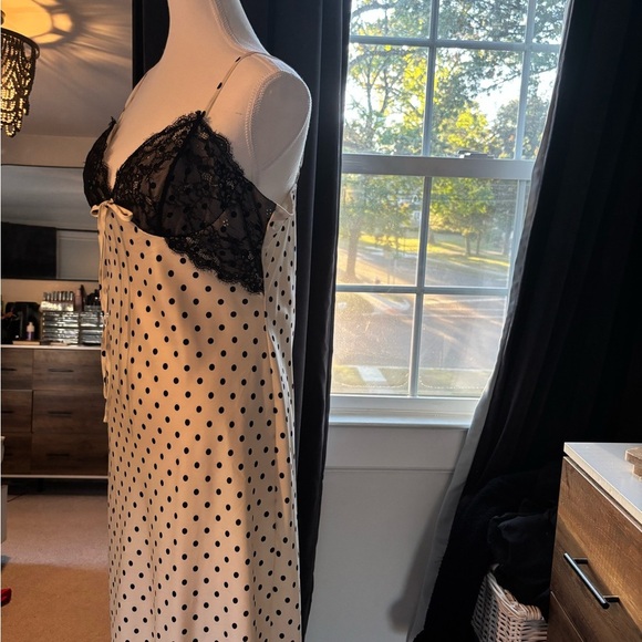 Black and White Polka Dot Satin Dress - Picture 4 of 6